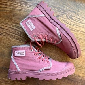 Palladium Pampa boot in wax red canvas